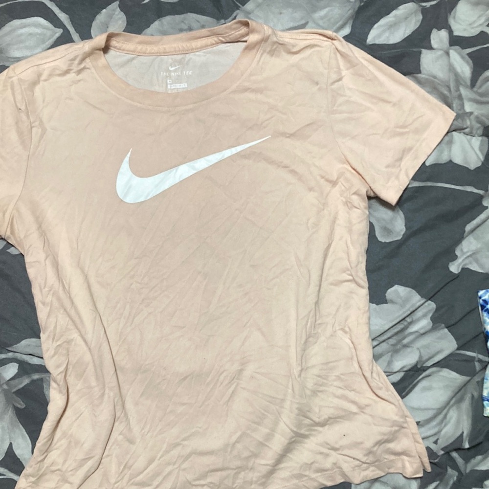 Medium Women’s Light Pink Dri-fit Nike Tee